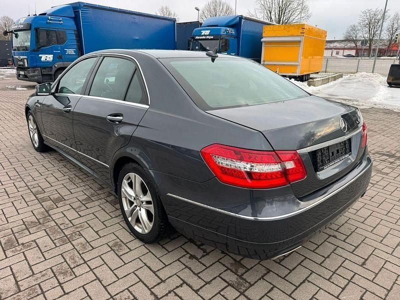 Gebraucht Mercedes E300 204 PS (150 kW) 2012 Grau Limousine