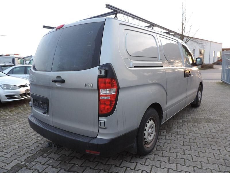 Gebraucht Hyundai H-1 116 PS (85 kW) 2015 Silber Van / Kleinbus
