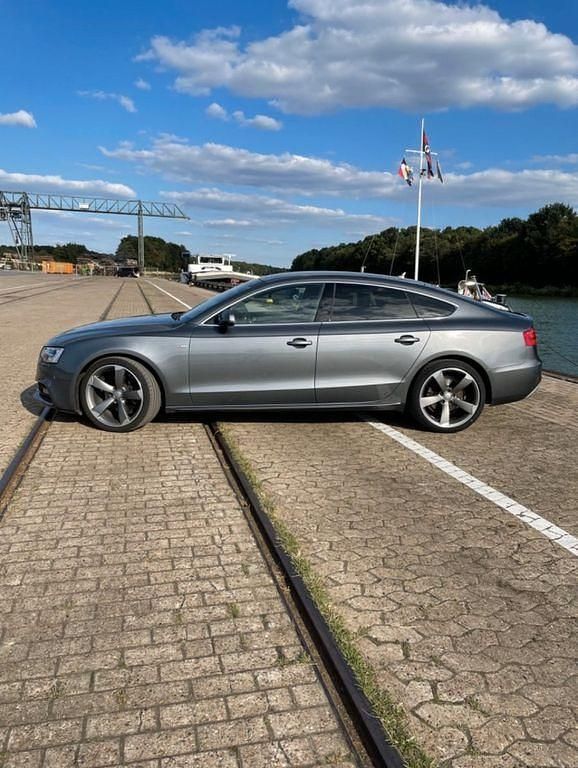 Grau Gebraucht 2016 Audi A5 Sportback S-Line Kleinwagen | 16.000 € (Guter Preis) - Bild 1/4