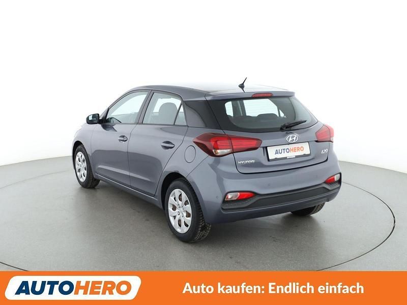 Gebraucht Hyundai i20 Select 84 PS (61 kW) 2019 Grau Kleinwagen