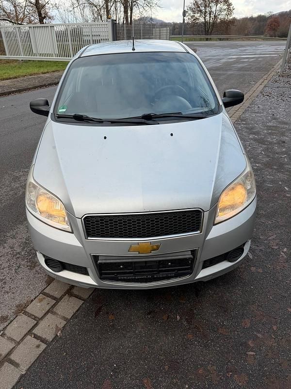Second-hand Chevrolet Aveo 84 CP (61 kW) 2002 Argintiu Hatchback
