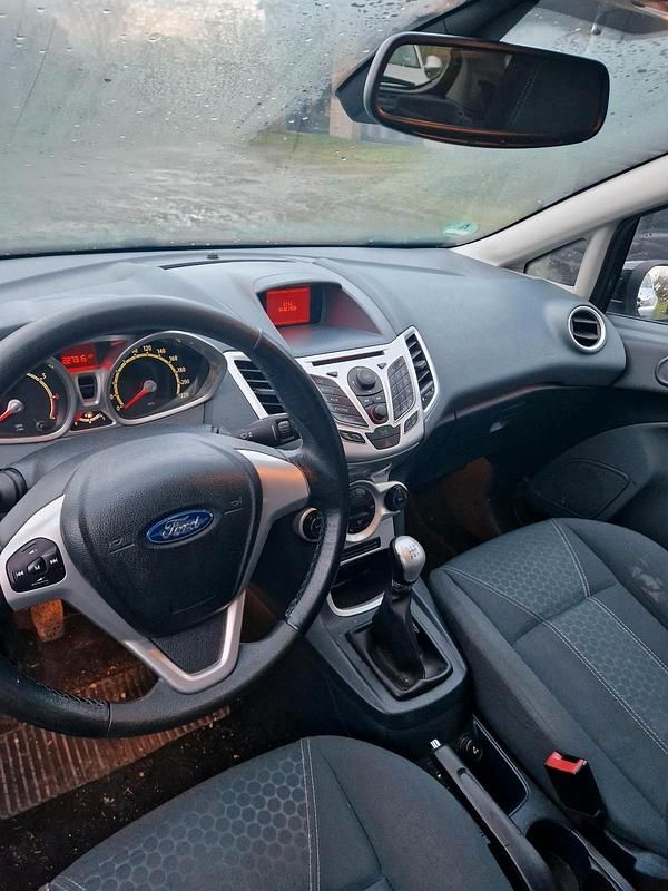 Gebraucht Ford Fiesta 70 PS (51 kW) 2009 Blau Kleinwagen