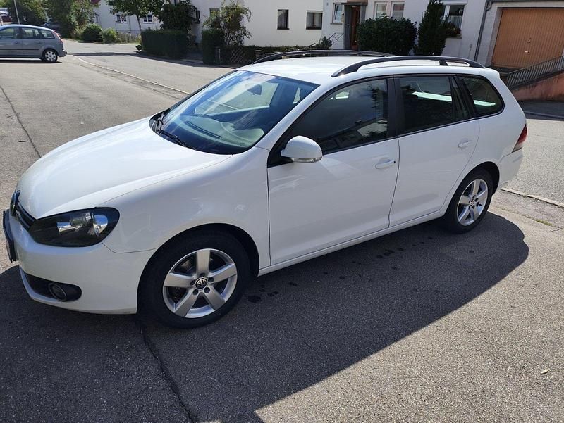 Weiß Gebraucht 2010 VW Golf VI Kombi | 4.200 € (Fairer Preis) - Bild 1/4