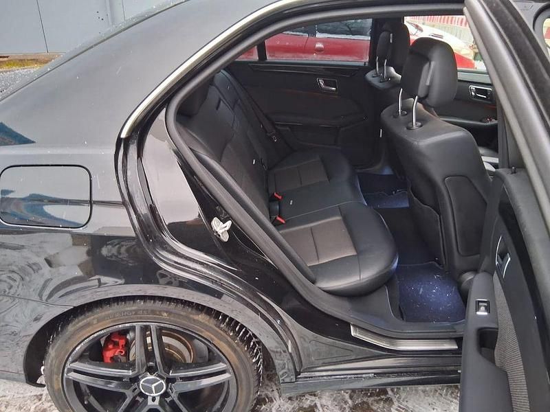 Gebraucht Mercedes E250 204 PS (150 kW) 2009 Schwarz Limousine