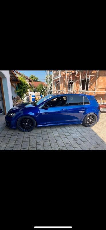 Blau Gebraucht 2017 VW Golf VII R Limousine | 25.450 € (Teuer) - Bild 1/4