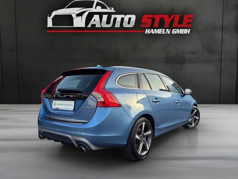 Gebraucht Volvo V60 Momentum 220 PS (161 kW) 2015 Blau Kombi