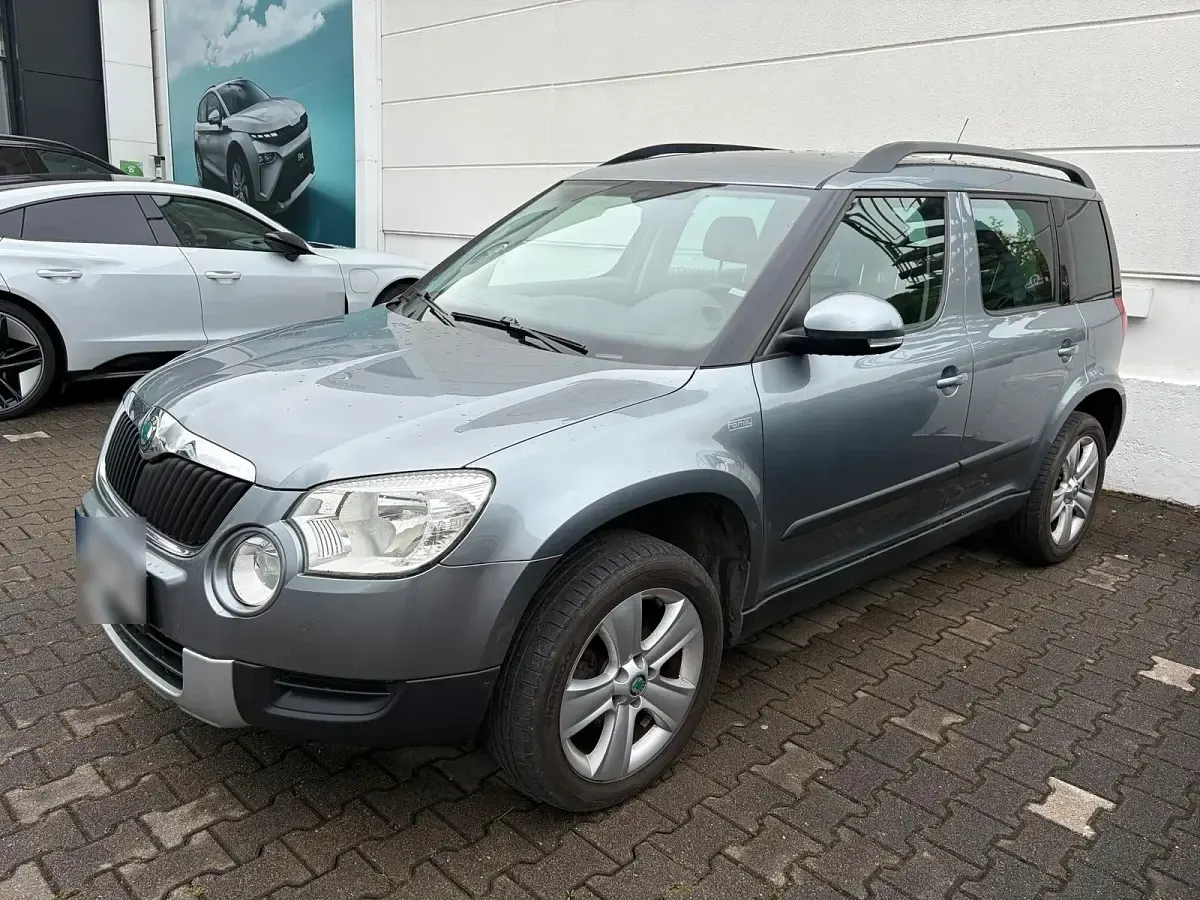 Używany Skoda Yeti 152 KM (111 kW) 2012 Szary SUV