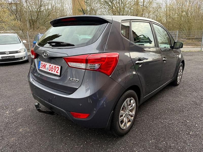 Gebraucht Hyundai ix20 Classic 90 PS (66 kW) 2016 Grau Kleinwagen