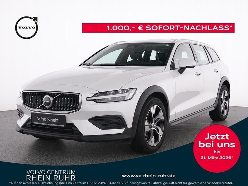 Gebraucht Volvo V60 CC Plus 197 PS (144 kW) 2023 Weiss crystal white pearl / me Kombi