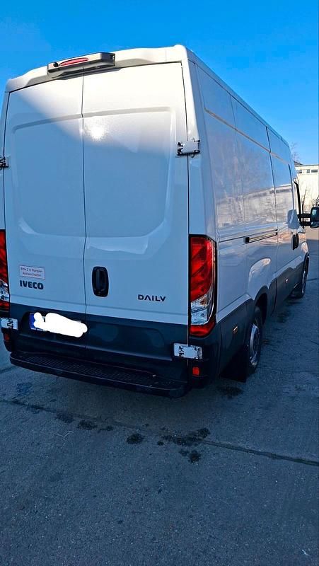 Second-hand Iveco Daily 155 CP (114 kW) 2020 Alb Berlinǎ