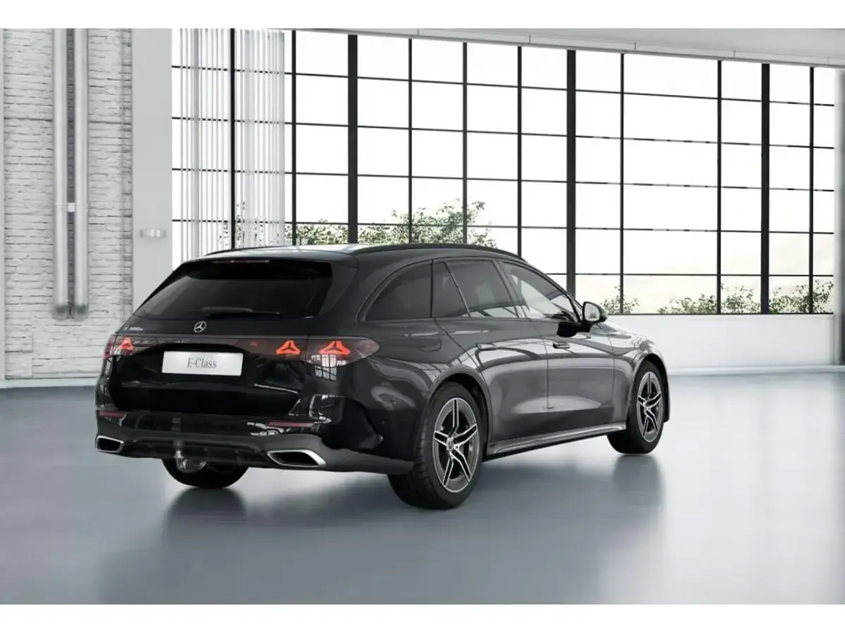 Gebraucht Mercedes E300 AMG Line Premium Plus 204 PS (150 kW) 2024 Schwarz Kombi