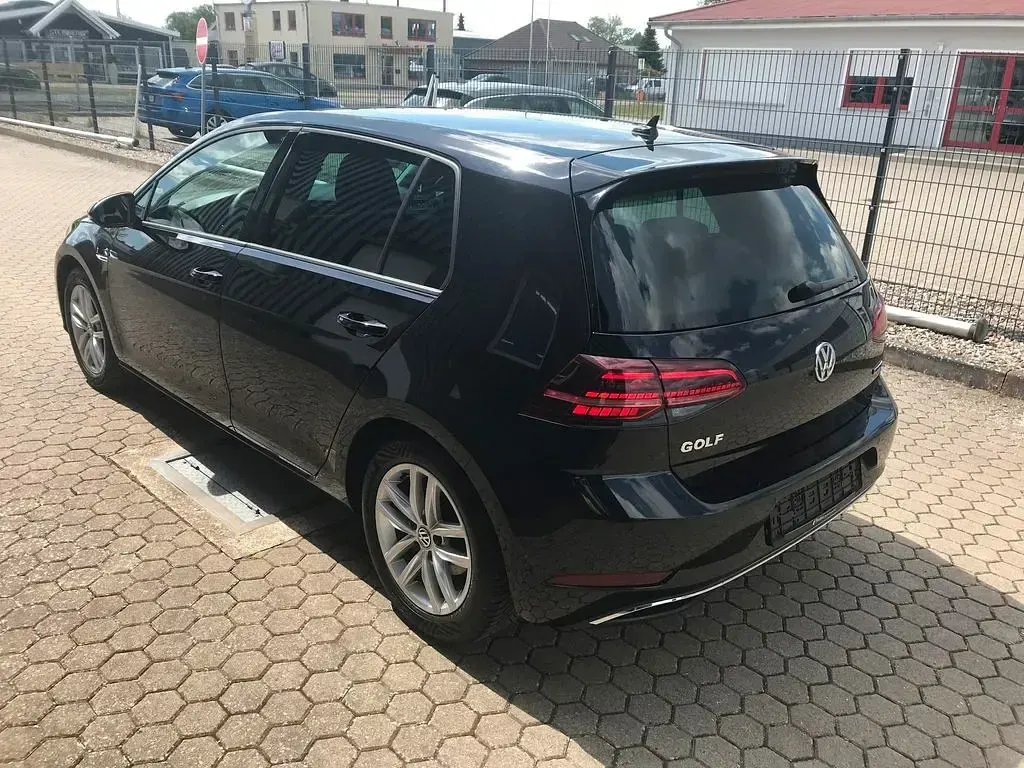 Gebraucht VW Golf VII Comfortline 131 PS (96 kW) 2019 Deep black Limousine