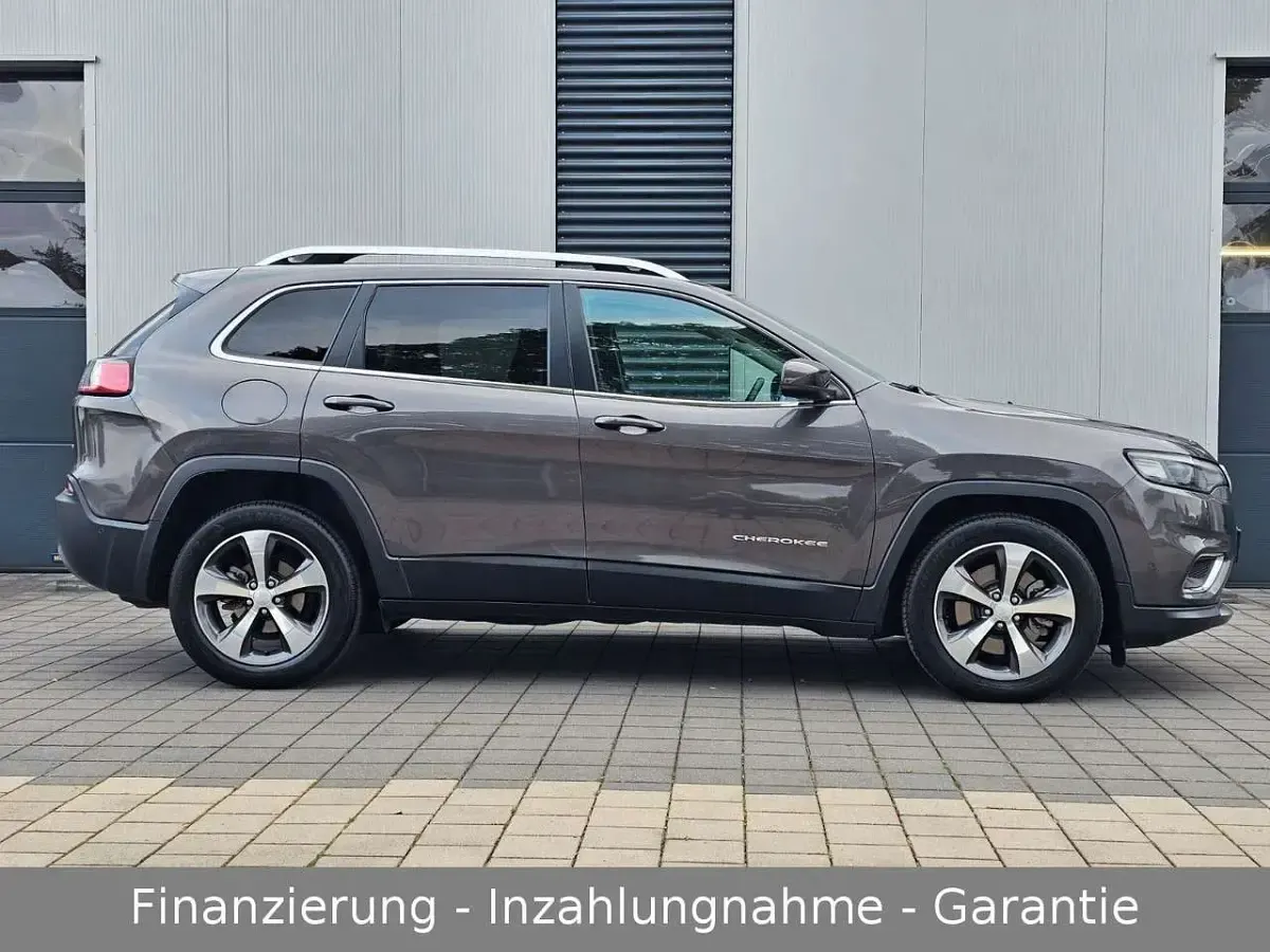 Gebraucht Jeep Cherokee Limited 194 PS (142 kW) 2020 Grau SUV