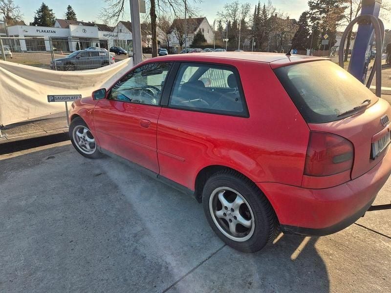 Gebraucht Audi A3 Attraction 101 PS (74 kW) 1998 Rot Kleinwagen