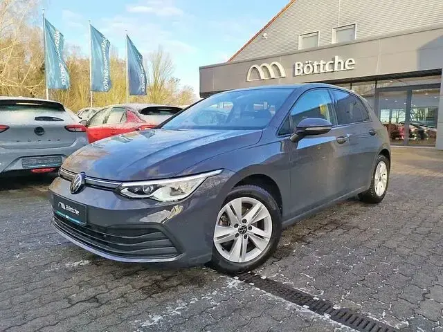 Gebraucht VW Golf VIII Life 131 PS (96 kW) 2023 Uranograu Limousine