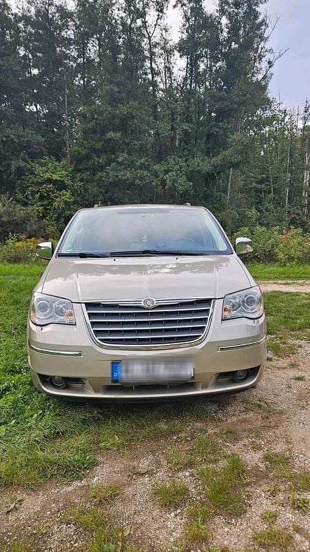 Gold Gebraucht 2009 Chrysler Voyager Van / Kleinbus | 7.499 € - Bild 1/4