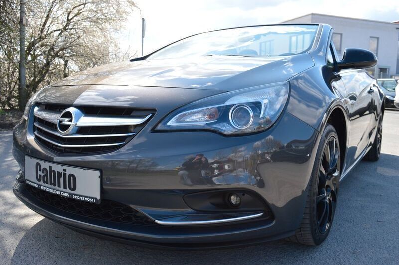 Grau Gebraucht 2016 Opel Cascada Edition Cabrio | 9.490 € (Fairer Preis) - Bild 1/4