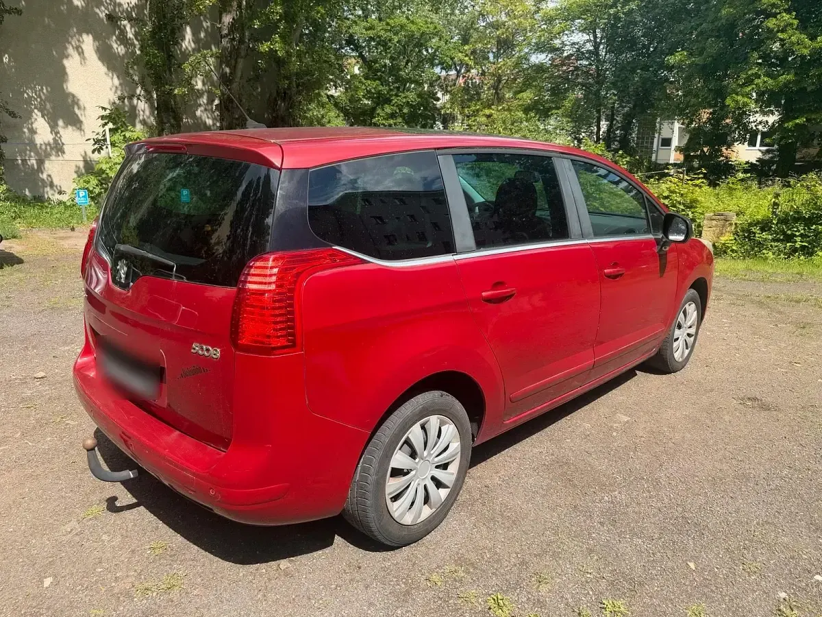 Gebraucht Peugeot 5008 153 PS (112 kW) 2010 Rot Van / Kleinbus
