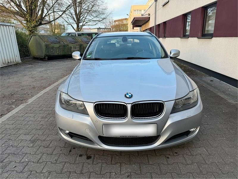 Gebraucht BMW 320 184 PS (135 kW) 2011 Silber Kombi