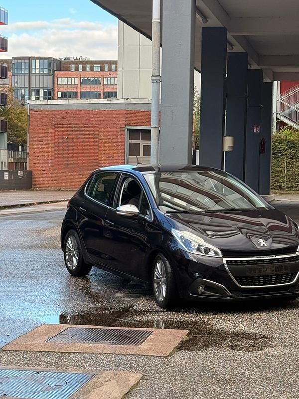 Gebraucht Peugeot 208 Allure 110 PS (80 kW) 2017 Blau Kleinwagen