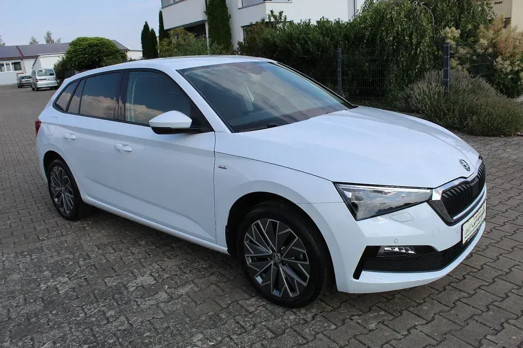 Gebraucht Skoda Scala Tour 110 PS (80 kW) 2022 Weiß Kleinwagen