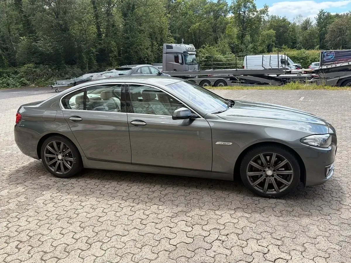 Gebraucht BMW 530 258 PS (189 kW) 2014 Grau Limousine
