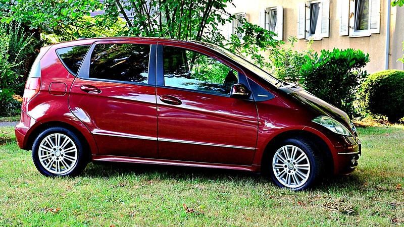 Rot Gebraucht 2009 Mercedes A170 Elegance Van / Kleinbus | 6.655 € (Etwas zu teuer) - Bild 1/4