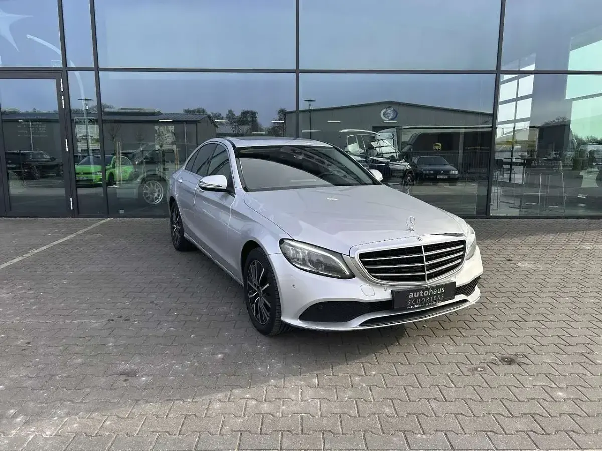 Gebraucht Mercedes C200 Exclusive 160 PS (117 kW) 2020 Iridiumsilber metallic Limousine