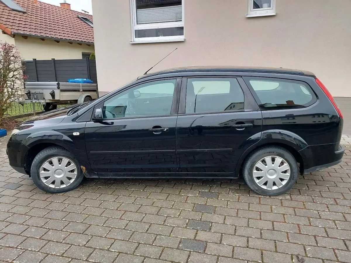 Używany Ford Focus 125 KM (91 kW) 2007 Czarny Kombi