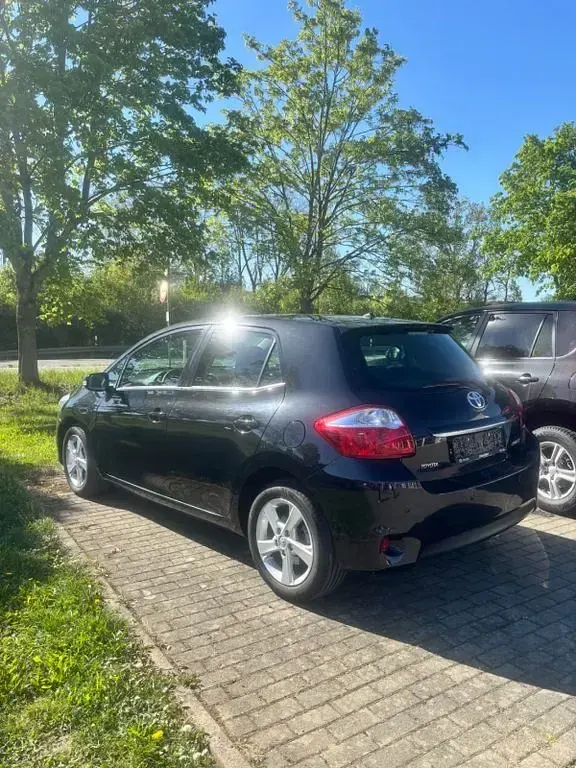 Gebraucht Toyota Auris 132 PS (97 kW) 2011 Schwarz Kleinwagen