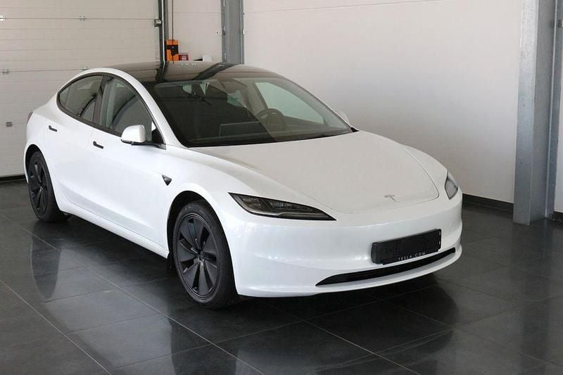 Weiß Gebraucht 2024 Tesla Model 3 RWD Limousine | 35.999 € (Superpreis) - Bild 1/2