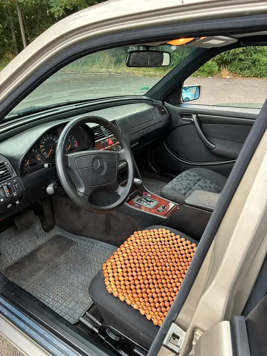 Gebraucht Mercedes C200 Classic 136 PS (100 kW) 1998 Gold Limousine