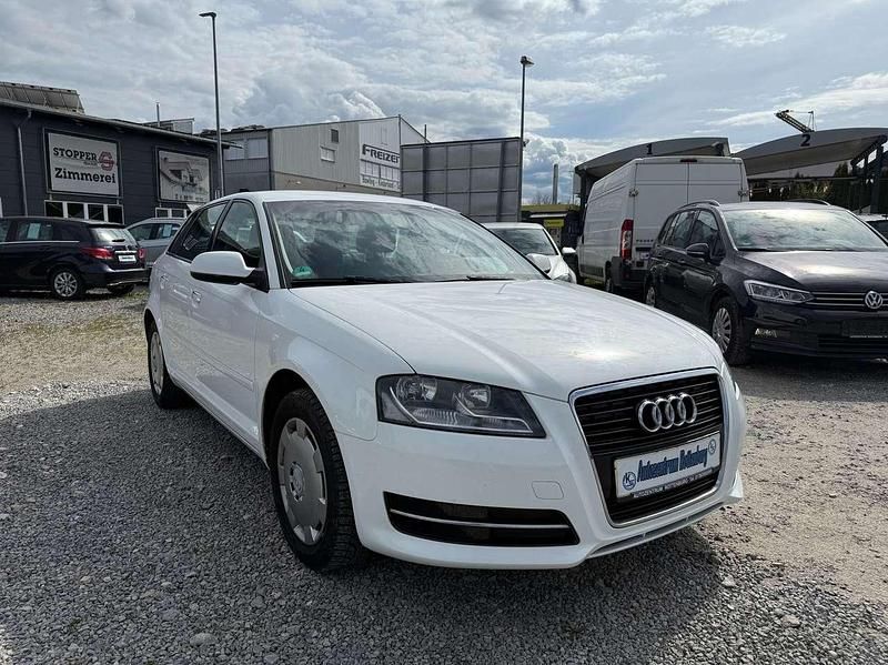 Gebraucht Audi A3 Attraction 102 PS (75 kW) 2010 Ibisweiß Kleinwagen