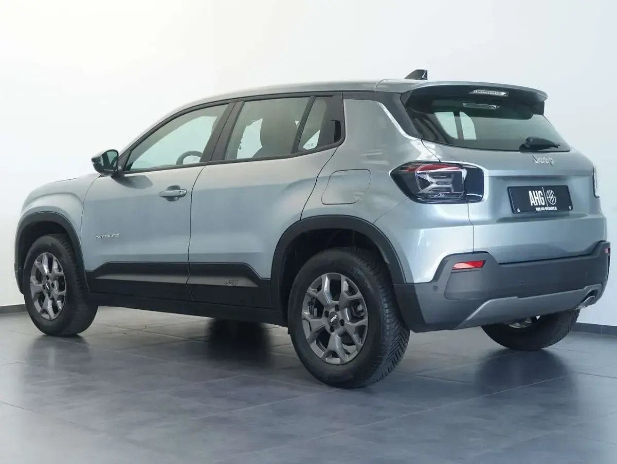 Usado Jeep Avenger Longitude 101 CV (74 kW) 2024 Gris SUV