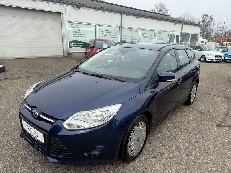 Gebraucht Ford Focus Trend 105 PS (77 kW) 2013 Blau Kombi