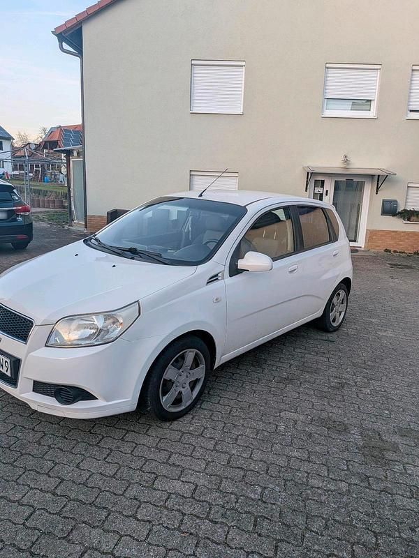 Gebraucht Chevrolet Aveo 85 PS (62 kW) 2008 Weiß Kleinwagen