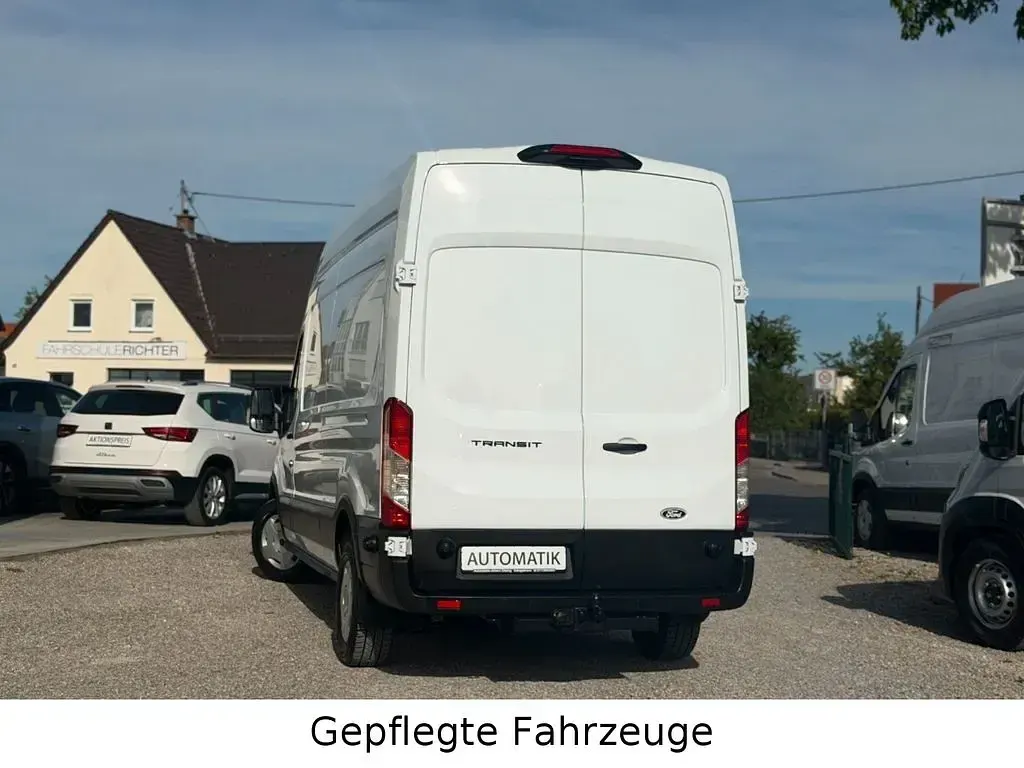 Second-hand Ford Transit 165 CP (121 kW) 2025 Alb Monovolum