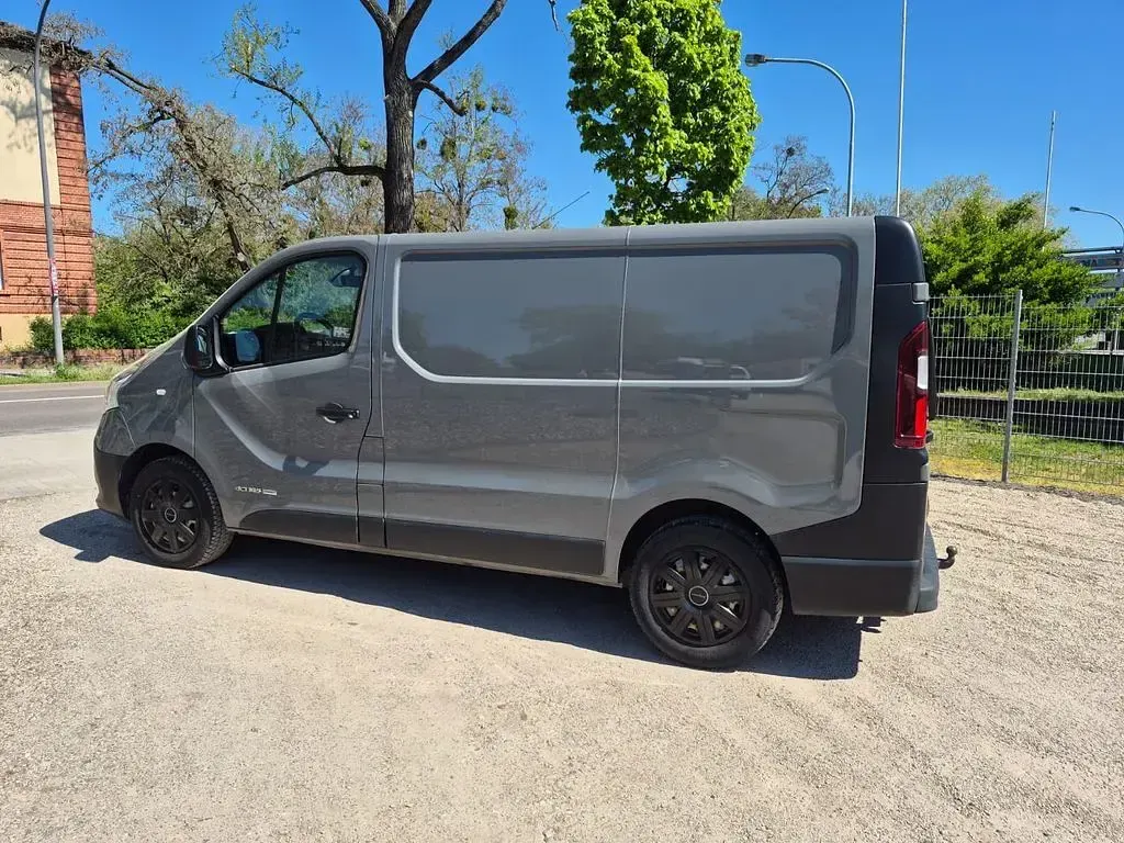 Usata Renault Trafic 145 CV (106 kW) 2017 Grigio Monovolume
