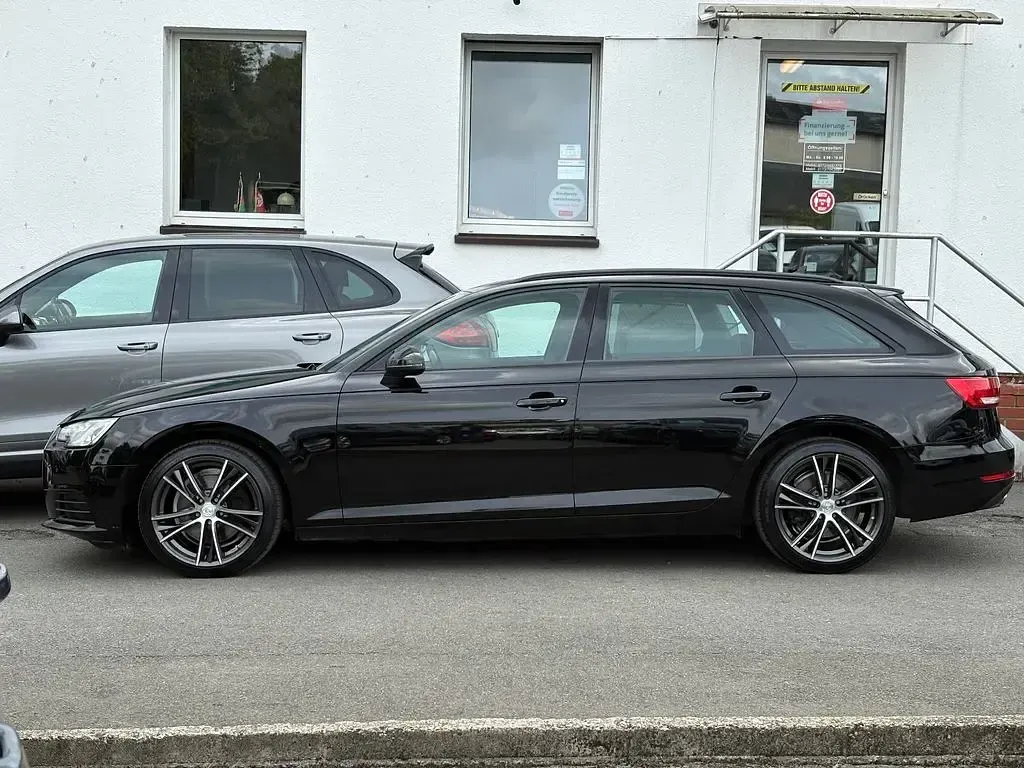 Gebraucht Audi A4 Basis 150 PS (110 kW) 2017 Schwarz Kombi