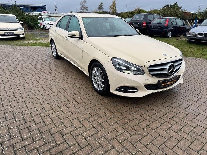 Beige Gebraucht 2016 Mercedes E220 Avantgarde Limousine | 4.500 € - Bild 1/4
