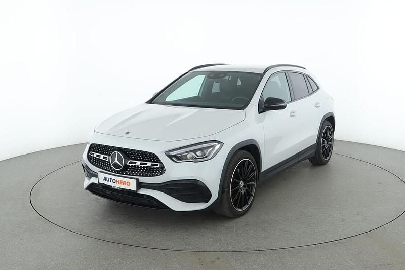 Weiß Gebraucht 2020 Mercedes GLA250 AMG line SUV | 32.610 € (Guter Preis) - Bild 1/3