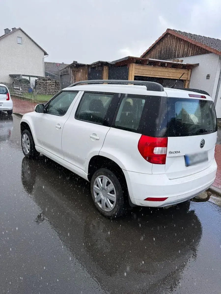 Używany Skoda Yeti Active 122 KM (89 kW) 2014 Biały SUV