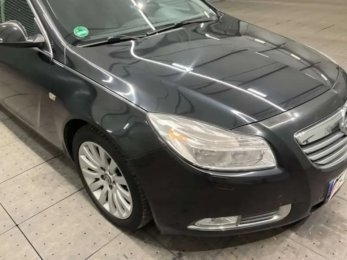 Gebraucht Opel Insignia Sport 131 PS (96 kW) 2011 Schwarz Kombi