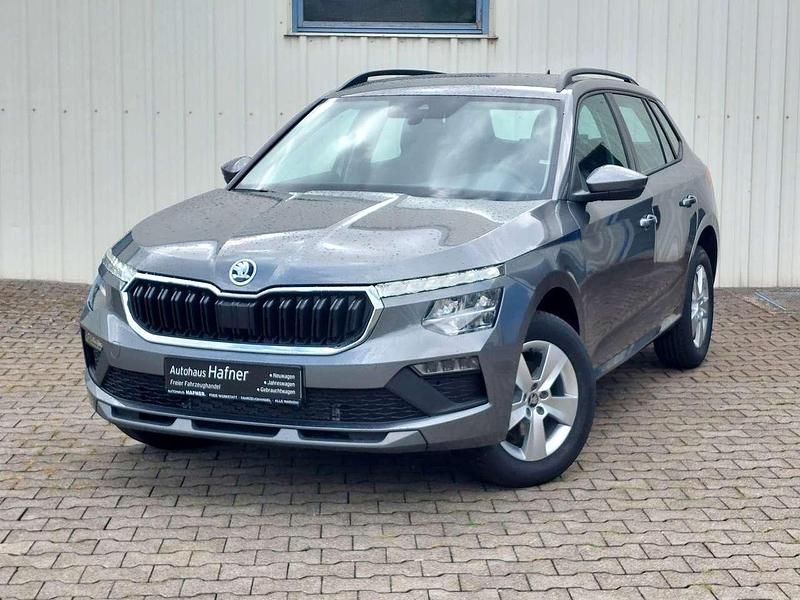 Graphitegrau metallic Neu 2025 Skoda Kamiq Selection SUV | 25.790 € (Guter Preis) - Bild 1/4