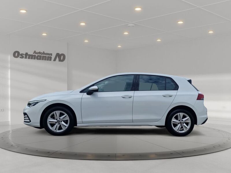 Gebraucht VW Golf VIII Life 150 PS (110 kW) 2021 Weiß Kleinwagen