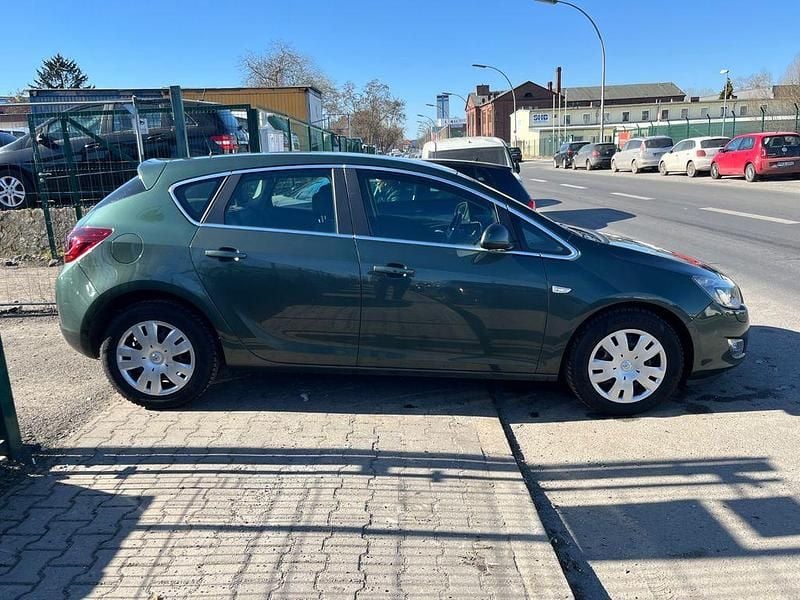 Gebraucht Opel Astra Design Edition 116 PS (85 kW) 2010 Grün Limousine