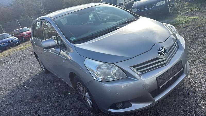 Grau Gebraucht 2010 Toyota Verso Edition Van / Kleinbus | 5.500 € (Guter Preis) - Bild 1/4