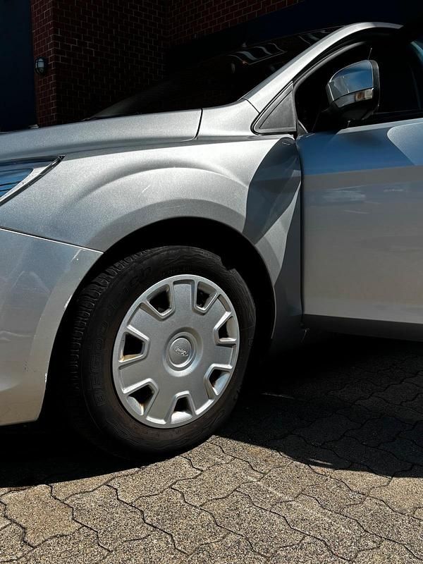 Gebraucht Ford Focus 101 PS (74 kW) 2008 Silber Kleinwagen