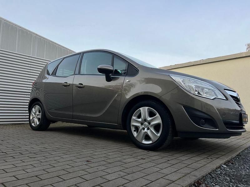 Gebraucht Opel Meriva Design Edition 101 PS (74 kW) 2011 Grau Van / Kleinbus