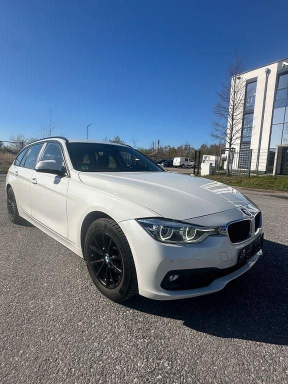 Gebraucht BMW 318 Advantage 150 PS (110 kW) 2017 Weiß Kombi